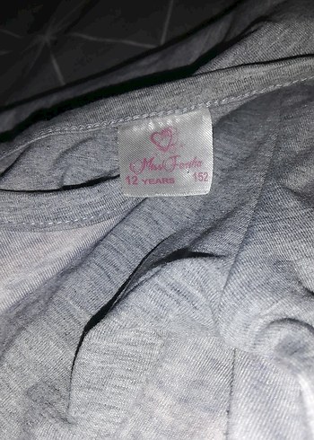 Pul Detaylı Uzun Kollu Gri Kız Tişörtü - Görsel 3