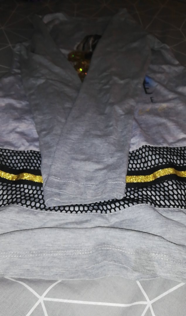 Pul Detaylı Uzun Kollu Gri Kız Tişörtü - Görsel 2