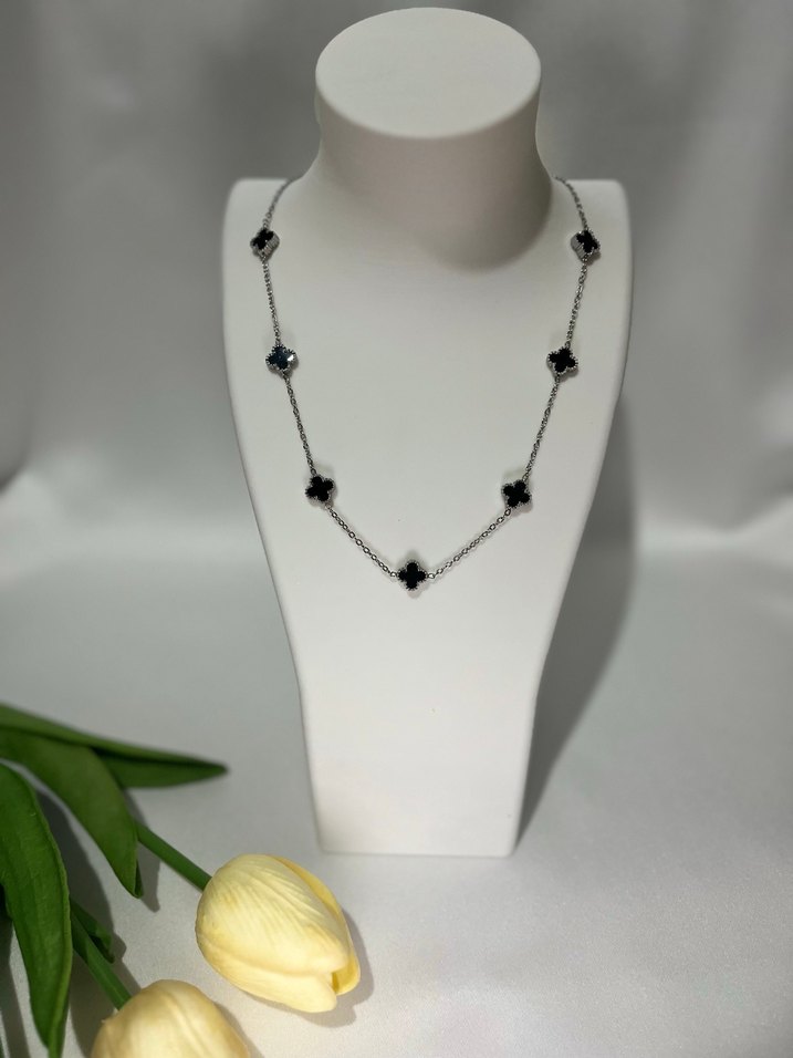 Siyah yonca Zincir Detaylı Kadın Kolye - Görsel 3