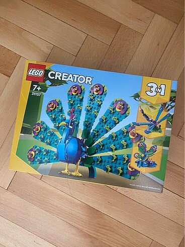 Lego creator tavuskuşu