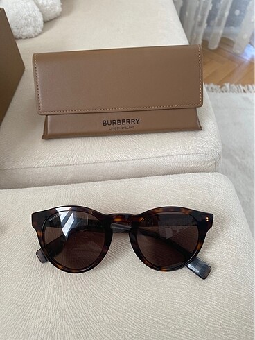 Burberry güneş gözlüğü - sıfır