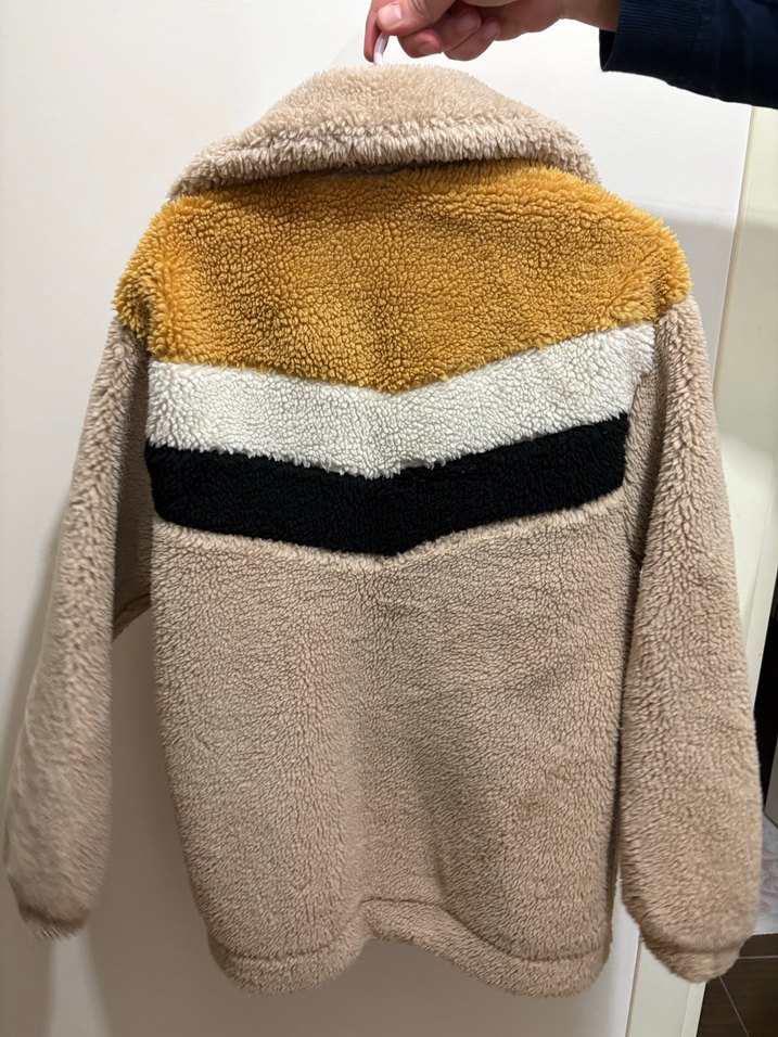 Gri Detaylı Bej Kadın Peluş Ceket - Görsel 3