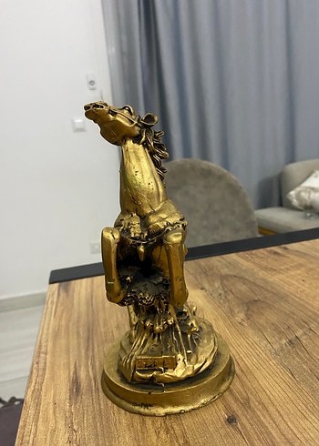 Parlak Altın Renkli At Figürü - Görsel 2