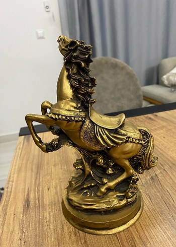 Parlak Altın Renkli At Figürü - Görsel 3