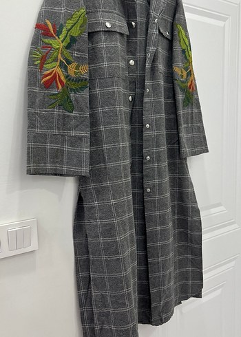 Nakışlı Uzun Gri Kadın Kaban - Görsel 2