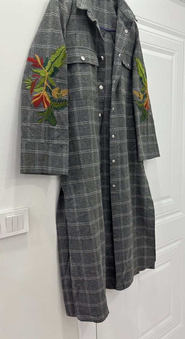 Nakışlı Uzun Gri Kadın Kaban - Görsel 2