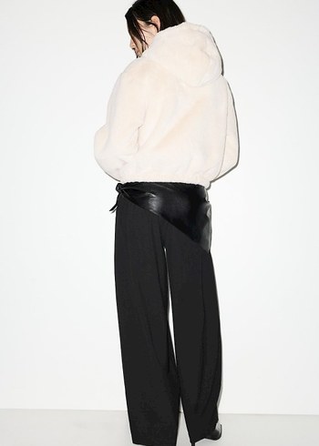 Bej Kürklü Kapüşonlu Kadın Ceket - Görsel 2