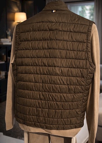 BOSS Haki Kapitone Erkek Yelek  Rafine Şıklık ve Maksimum Konfor - Görsel 2