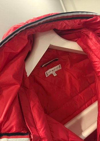 Tommy Hilfiger  Zamansız Şıklık ve Bahar Konforu - Görsel 6