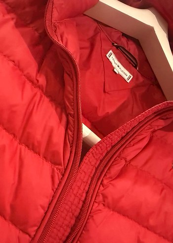 Tommy Hilfiger  Zamansız Şıklık ve Bahar Konforu - Görsel 3