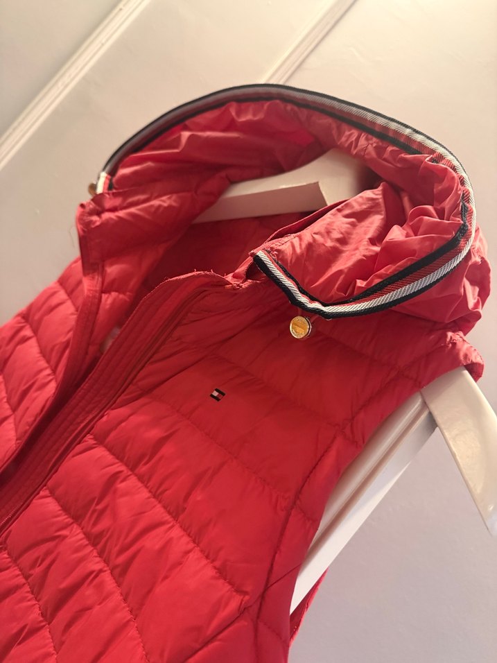 Tommy Hilfiger  Zamansız Şıklık ve Bahar Konforu - Görsel 4