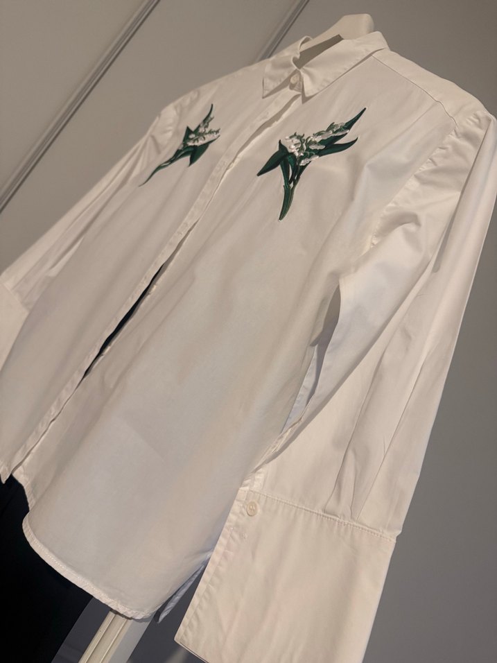 İpekyol Zarafeti: Romantik Nakış İşlemeli Beyaz Pamuklu Gömlek - Görsel 2