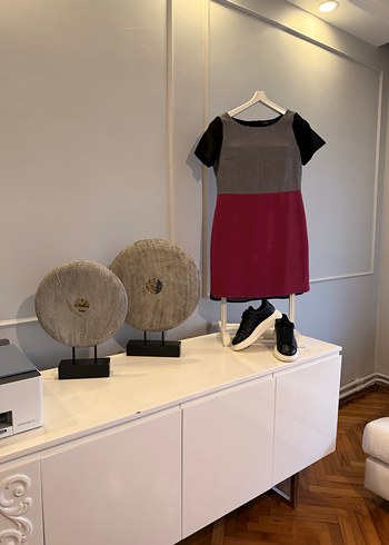 Herry  Asimetrik Kesim Elbise | Kazayağı Desen & Pembe Zerafeti - Görsel 8