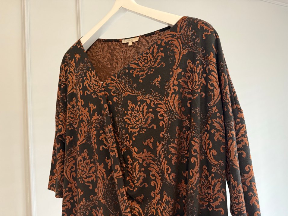 Bakır Dokumuşlarla Sofistike Şıklık-Büyük Beden Drape Elbise - Görsel 3