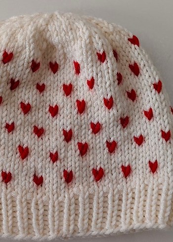 Kırmızı Kalp Desenli Beyaz Örgü Bere - Görsel 2