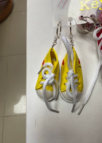 Renkli Spor Ayakkabı Bağcıkları Anahtarlık - Görsel 4