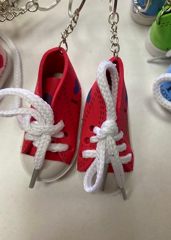 Renkli Spor Ayakkabı Bağcıkları Anahtarlık - Görsel 2