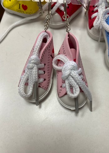 Renkli Spor Ayakkabı Bağcıkları Anahtarlık - Görsel 3