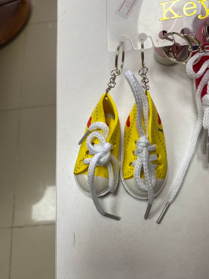 Renkli Spor Ayakkabı Bağcıkları Anahtarlık - Görsel 4