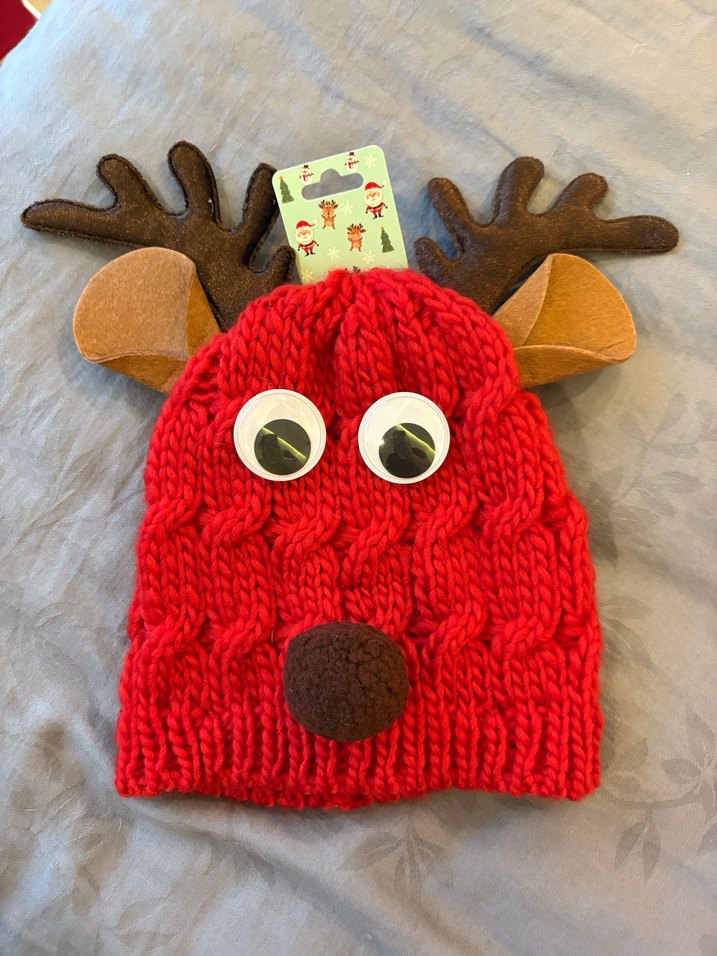 Kırmızı Örgü Geyik Figürlü Bere - Görsel 3