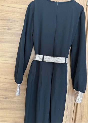 Siyah Parlak yaka ve kuşak detaylı Kemerli Tulum - Görsel 4