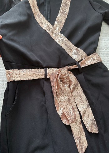 Siyah Parlak yaka ve kuşak detaylı Kemerli Tulum - Görsel 6