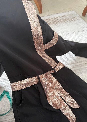 Siyah Parlak yaka ve kuşak detaylı Kemerli Tulum - Görsel 7