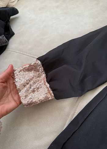 Siyah Parlak yaka ve kuşak detaylı Kemerli Tulum - Görsel 10