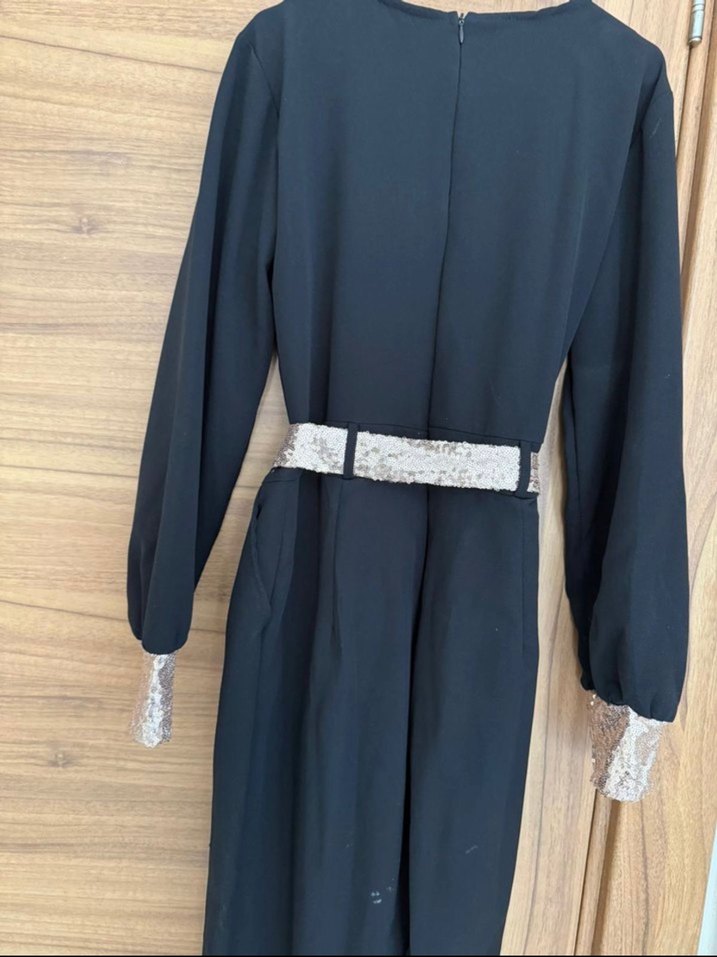 Siyah Parlak yaka ve kuşak  detaylı Kemerli Tulum - Görsel 4