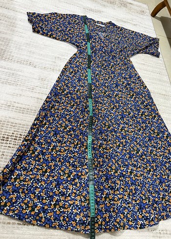 V Yaka Baskılı Midi Elbise - Görsel 7