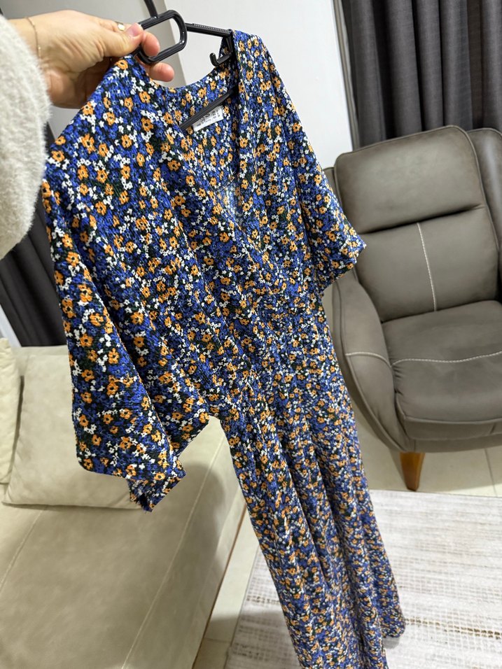 V Yaka Baskılı Midi Elbise - Görsel 3