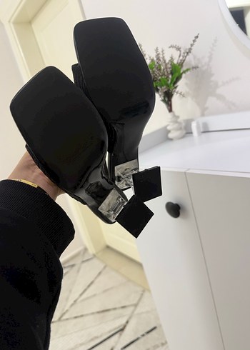 Şeffaf Topuklu Siyah Kadın Terlik - Görsel 4