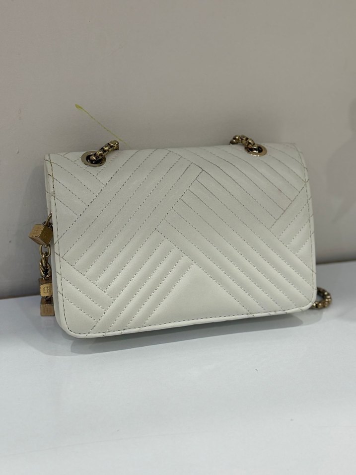 Zincir Detaylı Beyaz Kadın Deri Çanta - Görsel 3