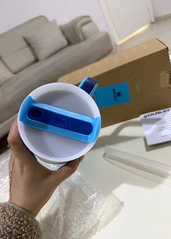 Stanley yandan tutmalı pipetli termos - Görsel 6