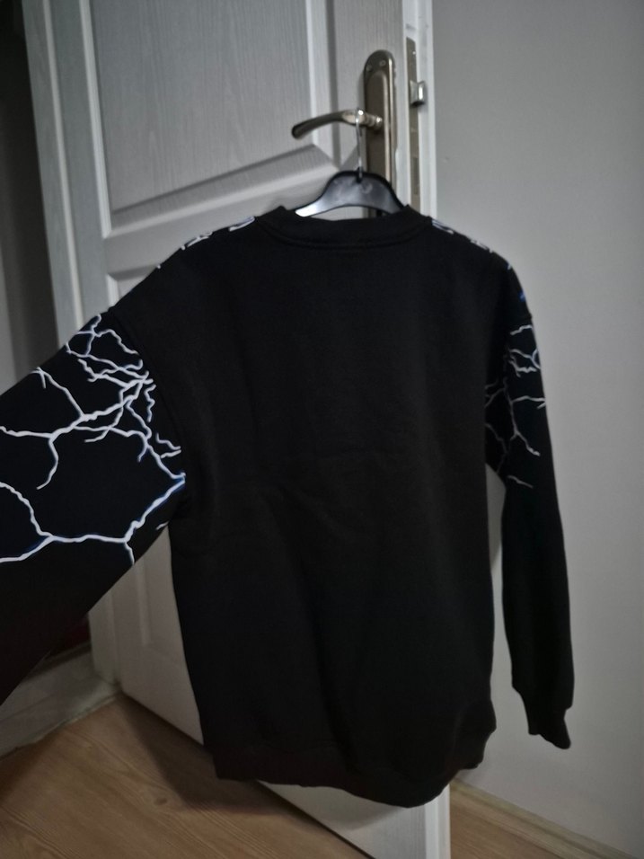 Zincir Detaylı Siyah Uzun Kollu Sweatshirt - Görsel 3