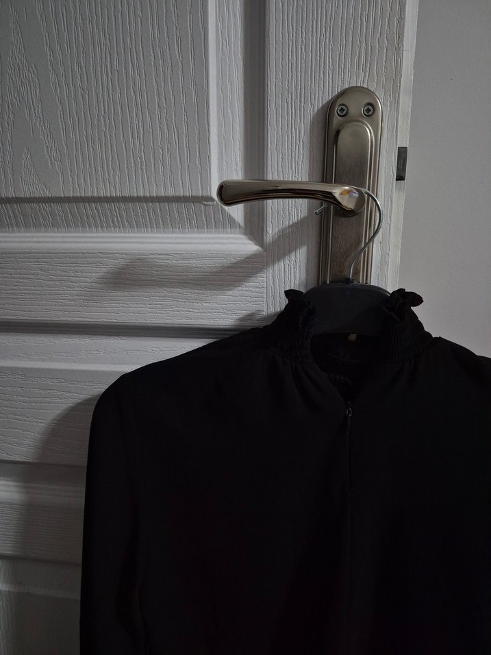 Uzun Kollu Siyah Yüksek Yaka Gömlek - Görsel 3