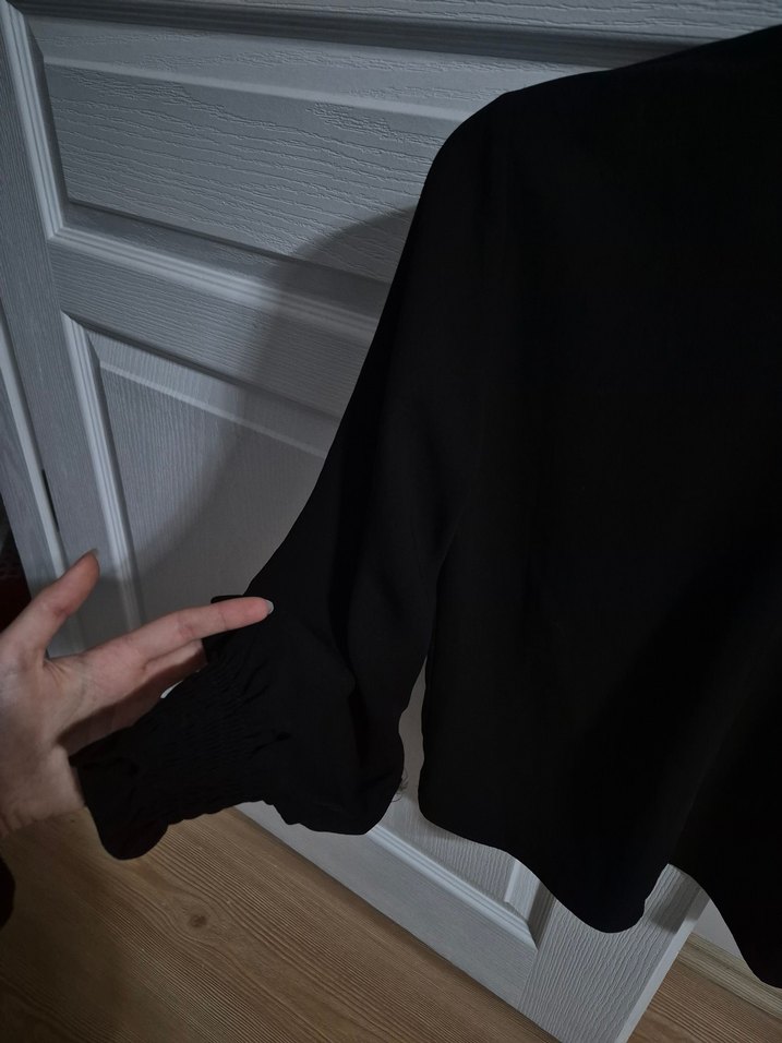 Uzun Kollu Siyah Yüksek Yaka Gömlek - Görsel 4