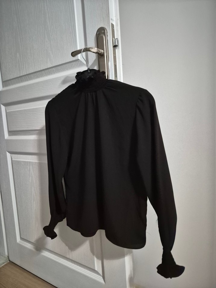 Uzun Kollu Siyah Yüksek Yaka Gömlek - Görsel 2