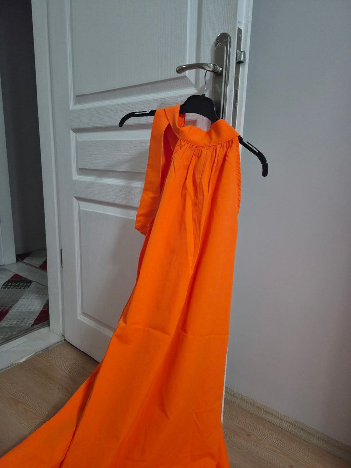 Turuncu Askılı Salaş Uzun Elbise - Görsel 3