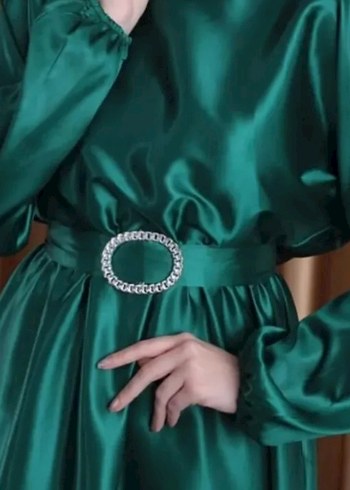 Kadın Parlak Yeşil Uzun Kollu Abiye Elbise - Görsel 2