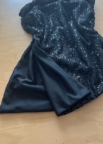 Siyah Payetli Drapeli Yırtmaçlı Straplez - Görsel 3