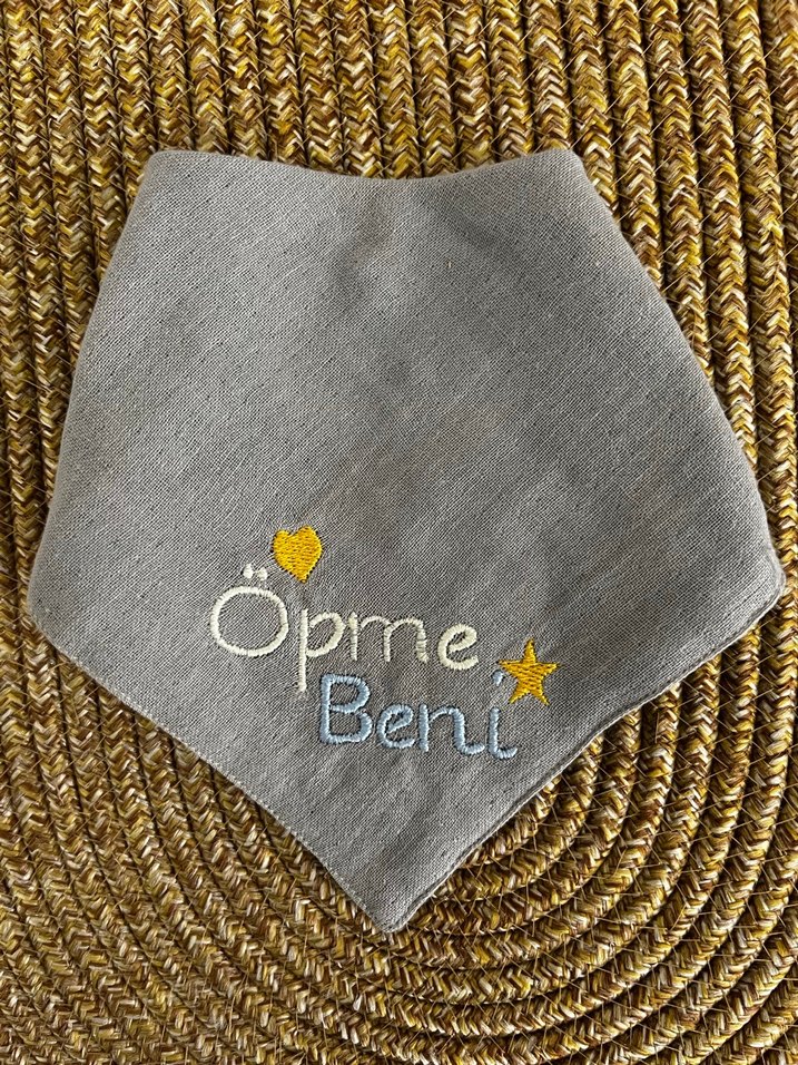 Öpme Beni Nakışlı Gri Bebek Önlüğü - Görsel 4