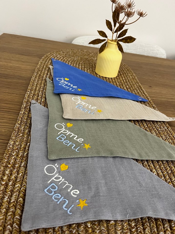 Öpme Beni Nakışlı Bej Bebek Önlüğü - Görsel 3