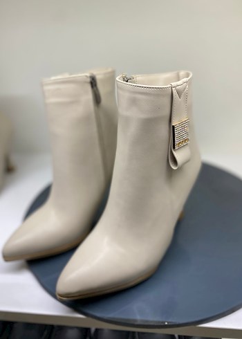 Beyaz Deri Tokalı Stiletto Kadın Bot - Görsel 2