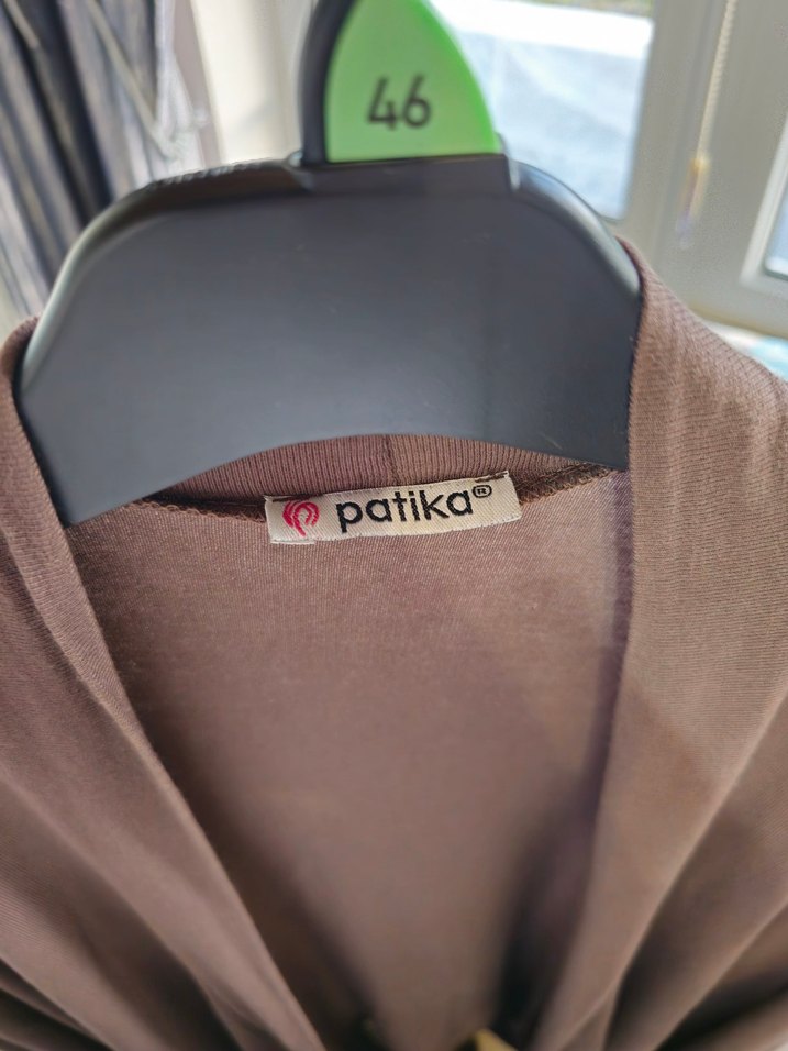 Kahverengi Uzun Kollu Salaş Önü Asimetrik Dökümlü Hırka - Görsel 4