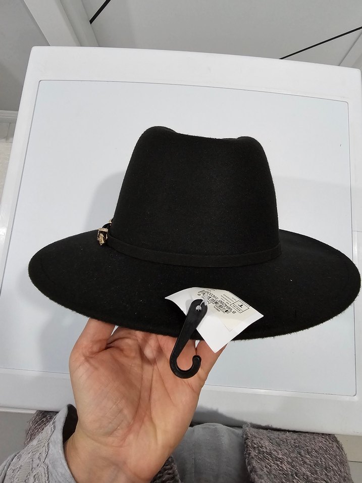 Siyah Süet Tokalı Kadın Şapka - Görsel 2