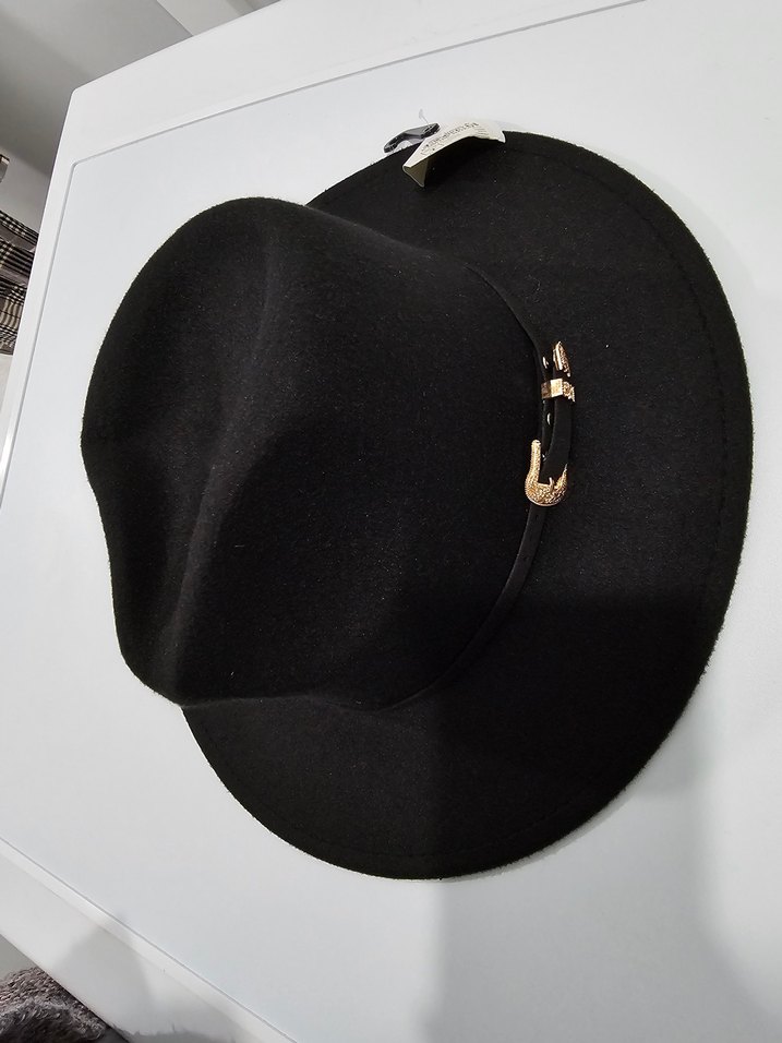 Siyah Süet Tokalı Kadın Şapka - Görsel 3
