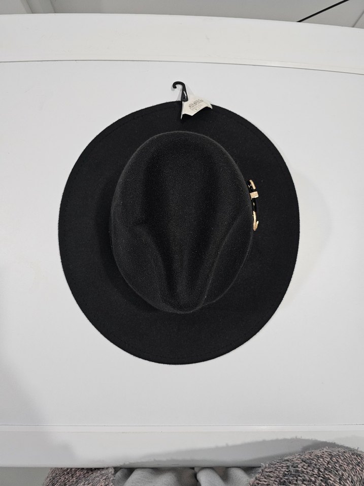 Siyah Süet Tokalı Kadın Şapka - Görsel 4