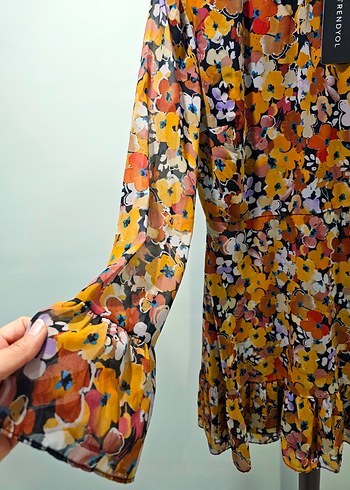 Çiçek Desenli Uzun Kollu Midi Elbise - Görsel 3