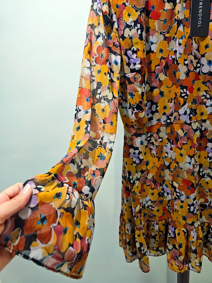 Çiçek Desenli Uzun Kollu Midi Elbise - Görsel 3